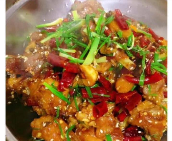 干锅鸡的正宗做法和步骤 3f40199cbea54895a2059a34ef826d93.jpeg
