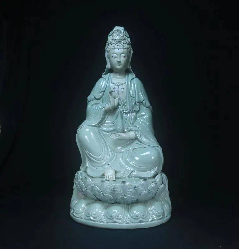 乾隆皇帝爱而不得的"秘色瓷",究竟长什么模样?