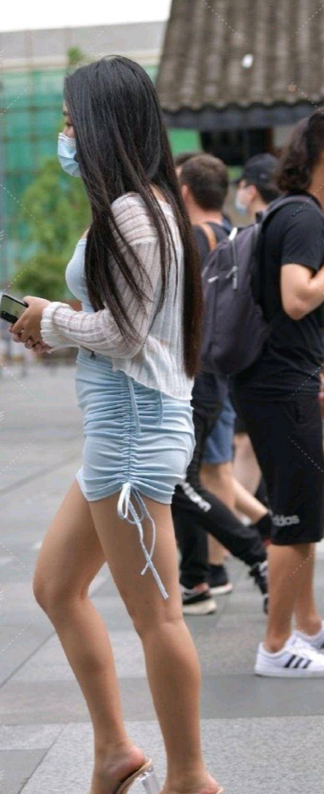 元素|连衣裙更具修身效果，轻松自信的出街