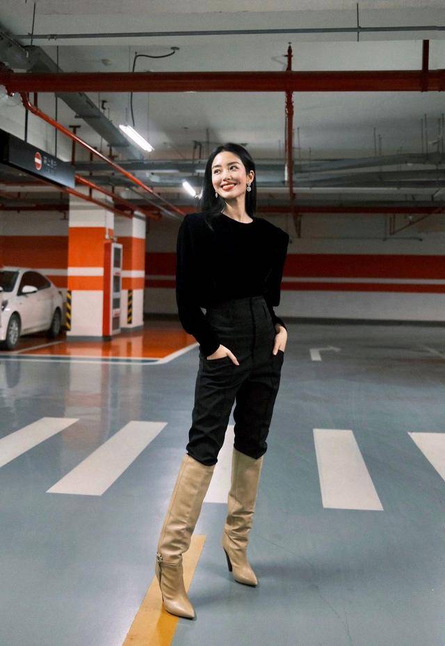 黑色|杨采钰的法式穿搭让人心服口服，黑上衣配西裤优雅干练，高级精致