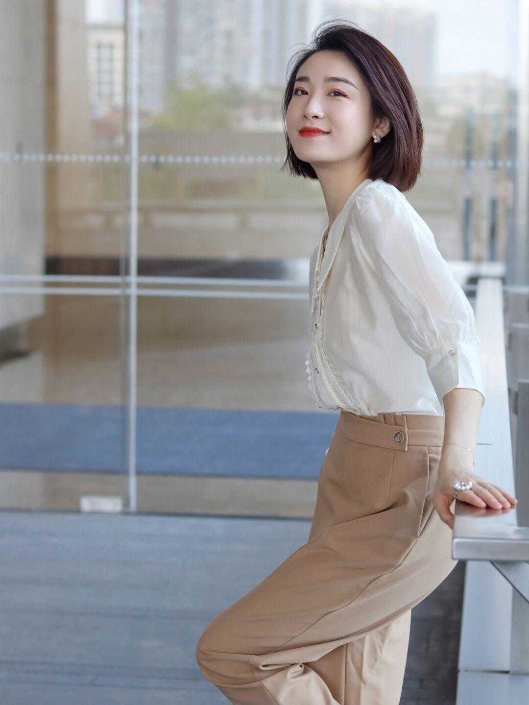 小个子|初秋，穿白衬衫搭配西装裤，小个子女生也能显高显瘦，漂亮大气