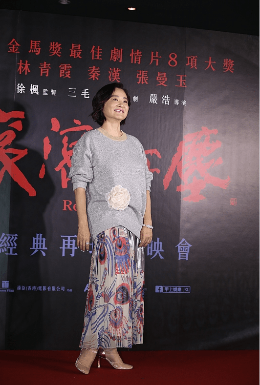 林青霞|林青霞不畏惧变老，即使脸上皱纹明显身材发福，穿搭也照样高贵