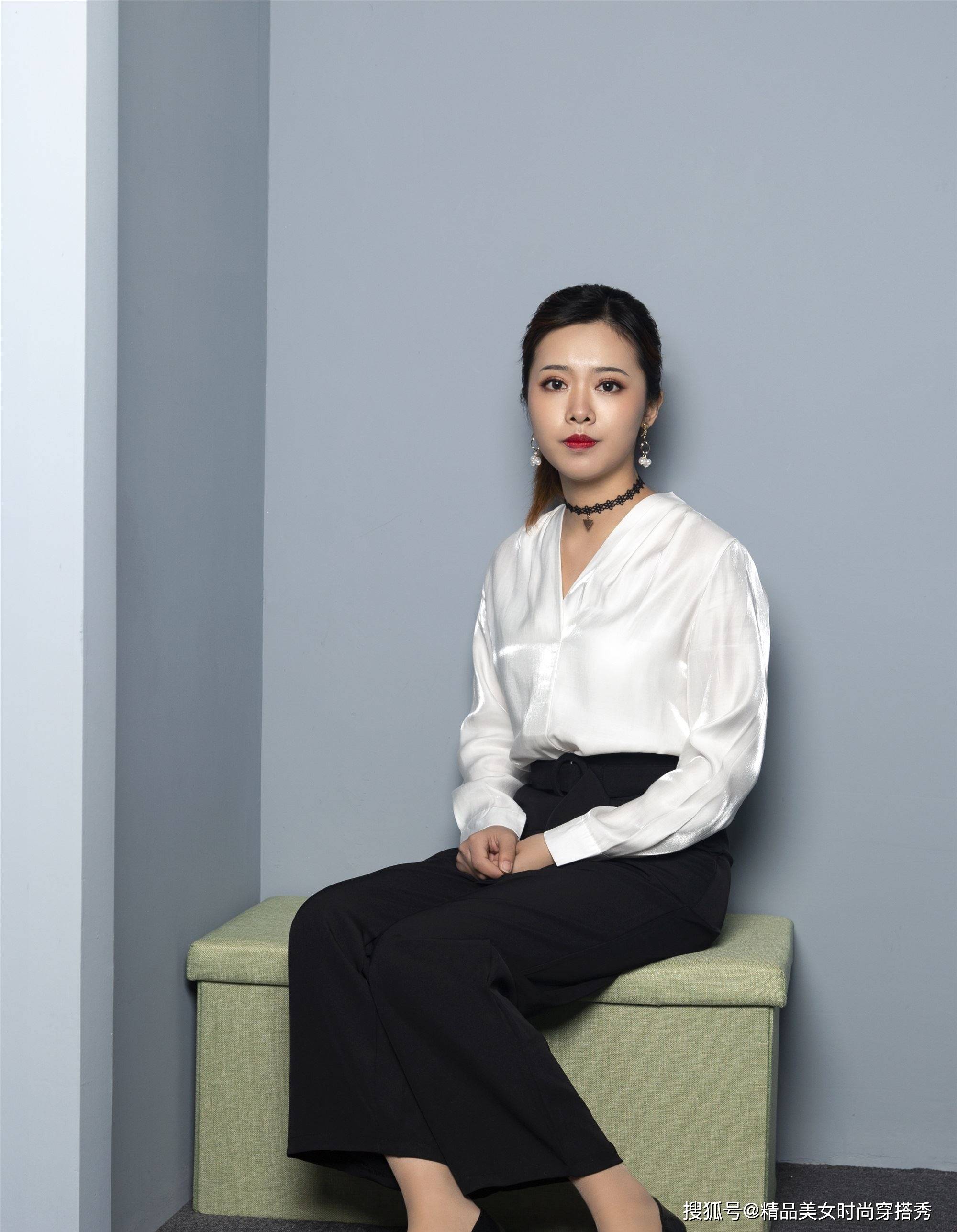 黑色|简约中带点个性，让你的职场穿搭与众不同