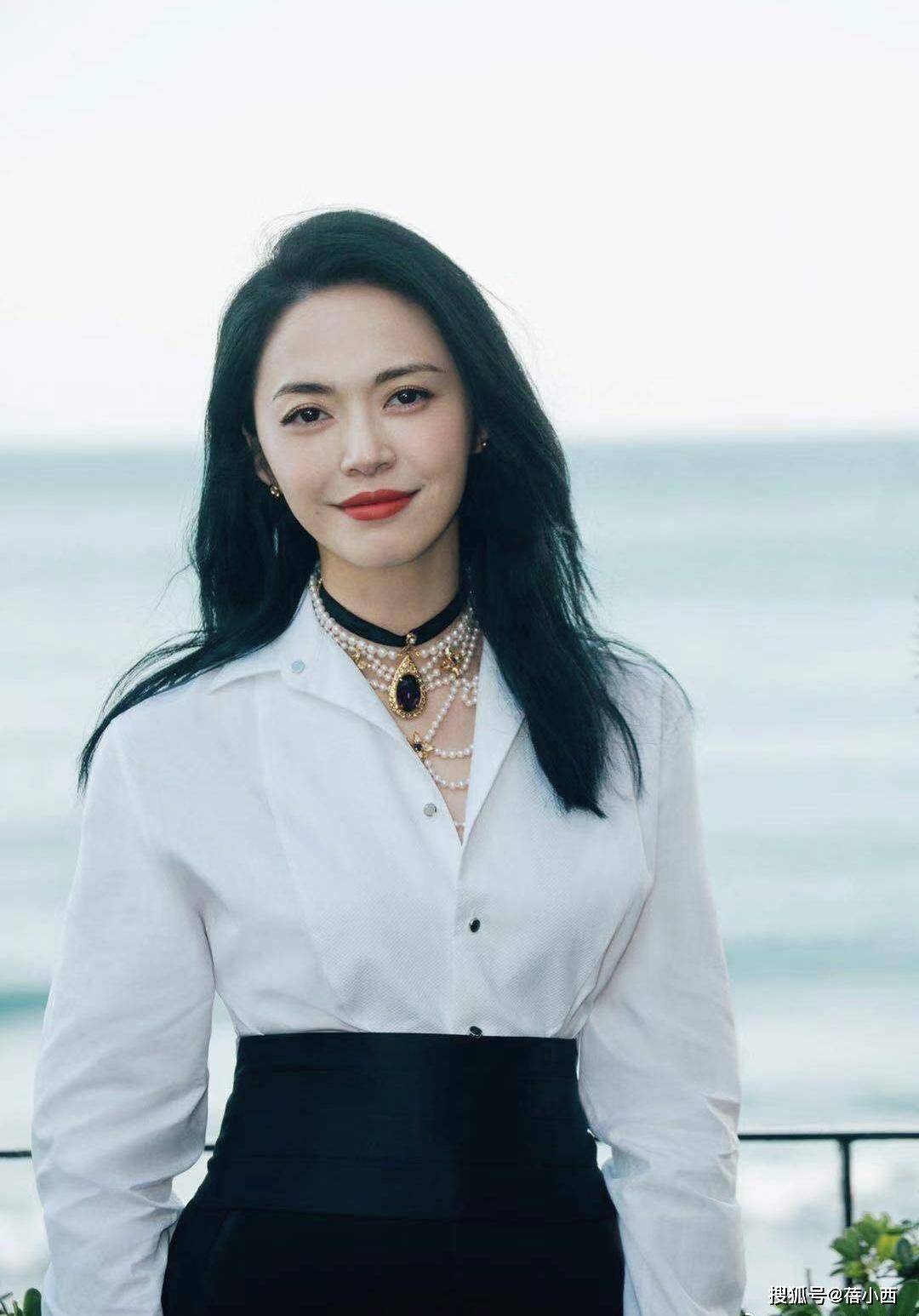 下半身|姚晨的穿搭才叫高级，白衬衫配高腰西装裤，40+女人可直接照穿