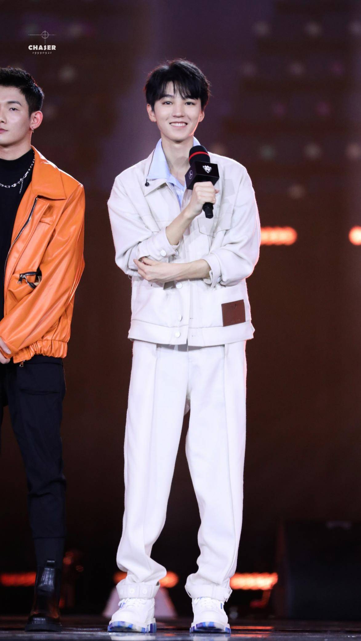 形象|王俊凯现身英雄联盟明星赛，一身清爽打扮，妥妥的校园剧“男主”