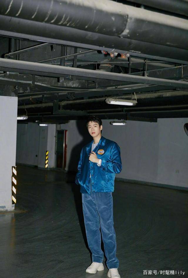 应用率|只要长得帅哪都是T台,魏大勋“复古风”太成功,看着就有大片感