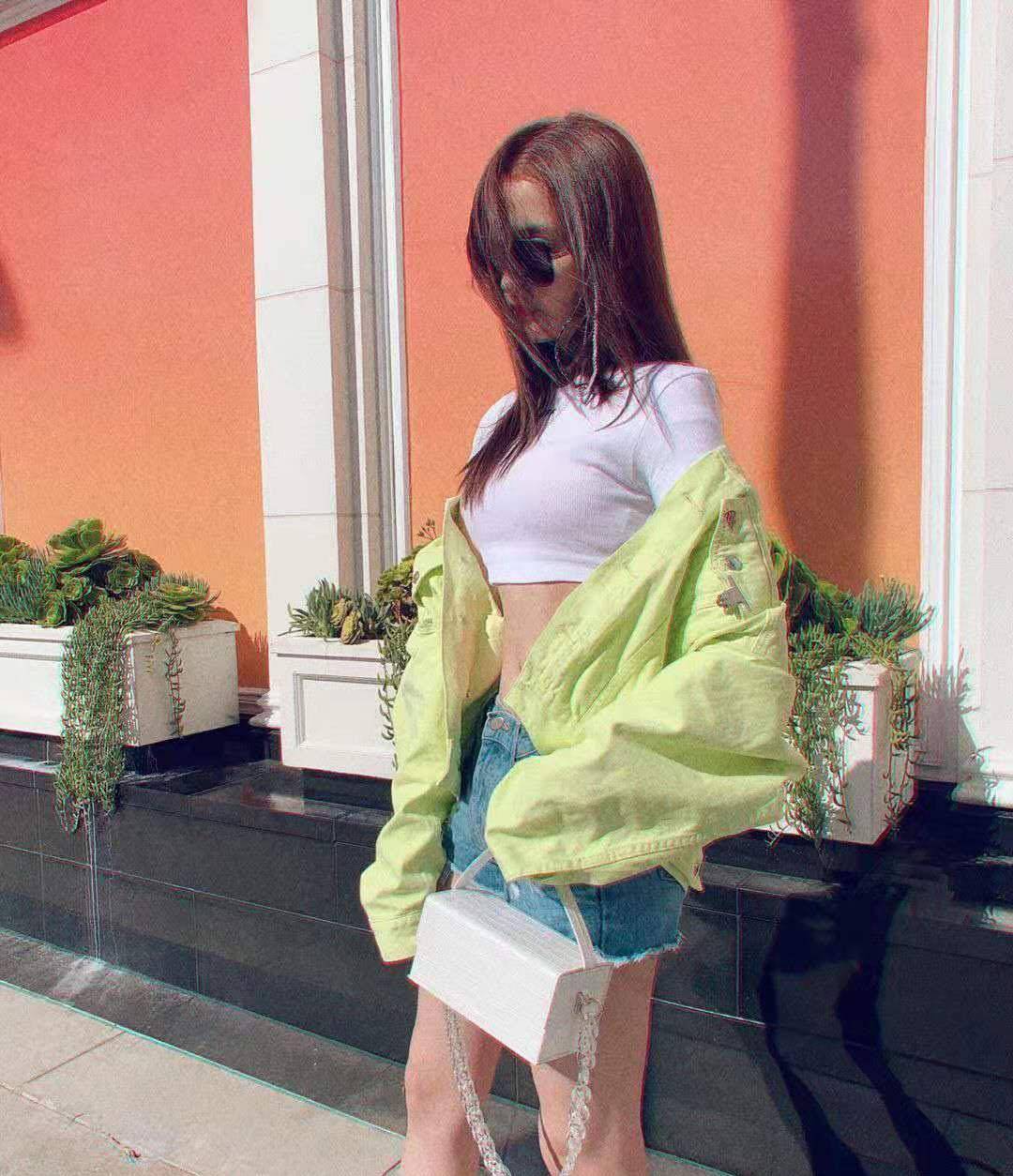 设计|关晓彤真是“腿精”,身穿亮片连衣裙搭配高跟鞋,大长腿秀不完