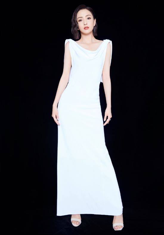 流苏|有种性感叫佟丽娅！漫画腿水蛇腰不算啥，瘦而有看点才是真