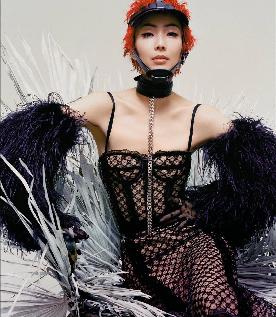 个性|郑秀文演绎何为终生美丽！艳红短发似火鸡头，个性张扬成港风代表