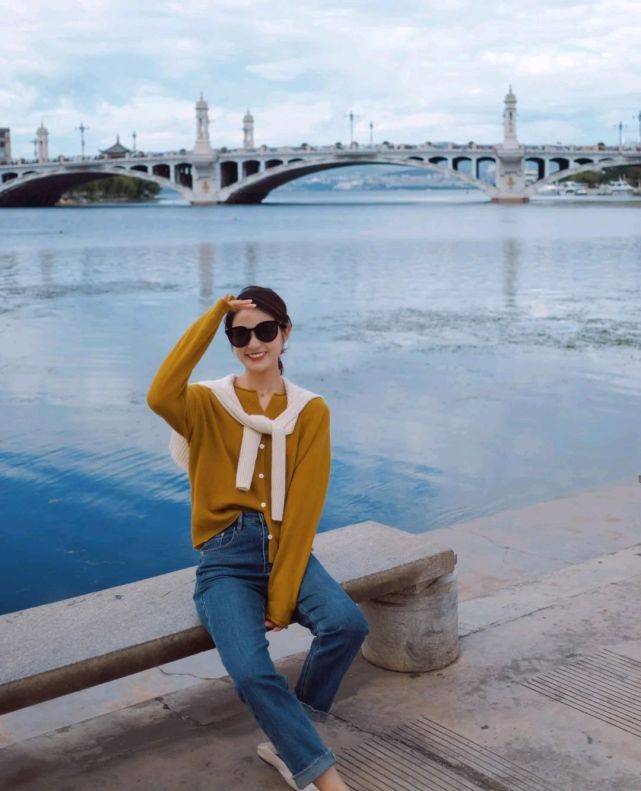 卫衣|女生就该美美的，日常穿搭也要穿出高级感，才能展现出自身的魅力