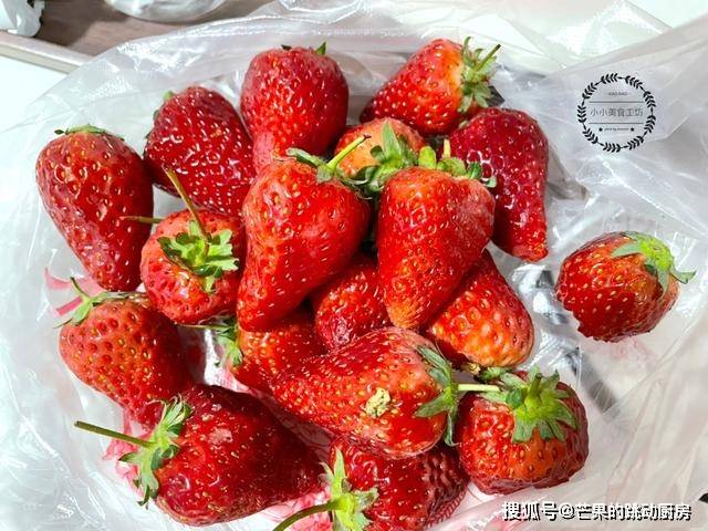 原创激素草莓如何辨认老果农教你3招轻松辨别一挑一个准