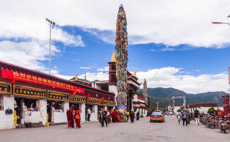藏东第一城昌都，康巴文化的发源地，僧人数量超5000人！