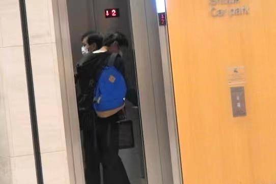 梁天王|刘嘉玲生活高调奢侈，梁朝伟低调俭朴，夫妻两人太互补