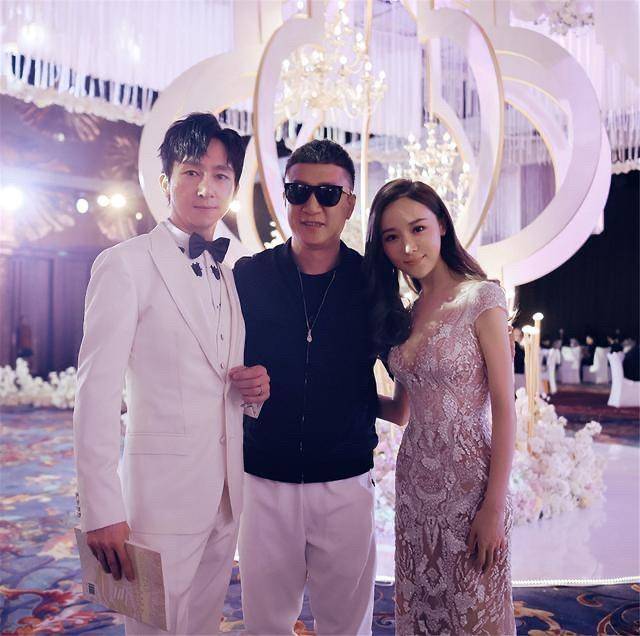 苏可|《扫黑》大江演员:刀疤脸像于谦,美妻身材傲人,还是中戏教师?