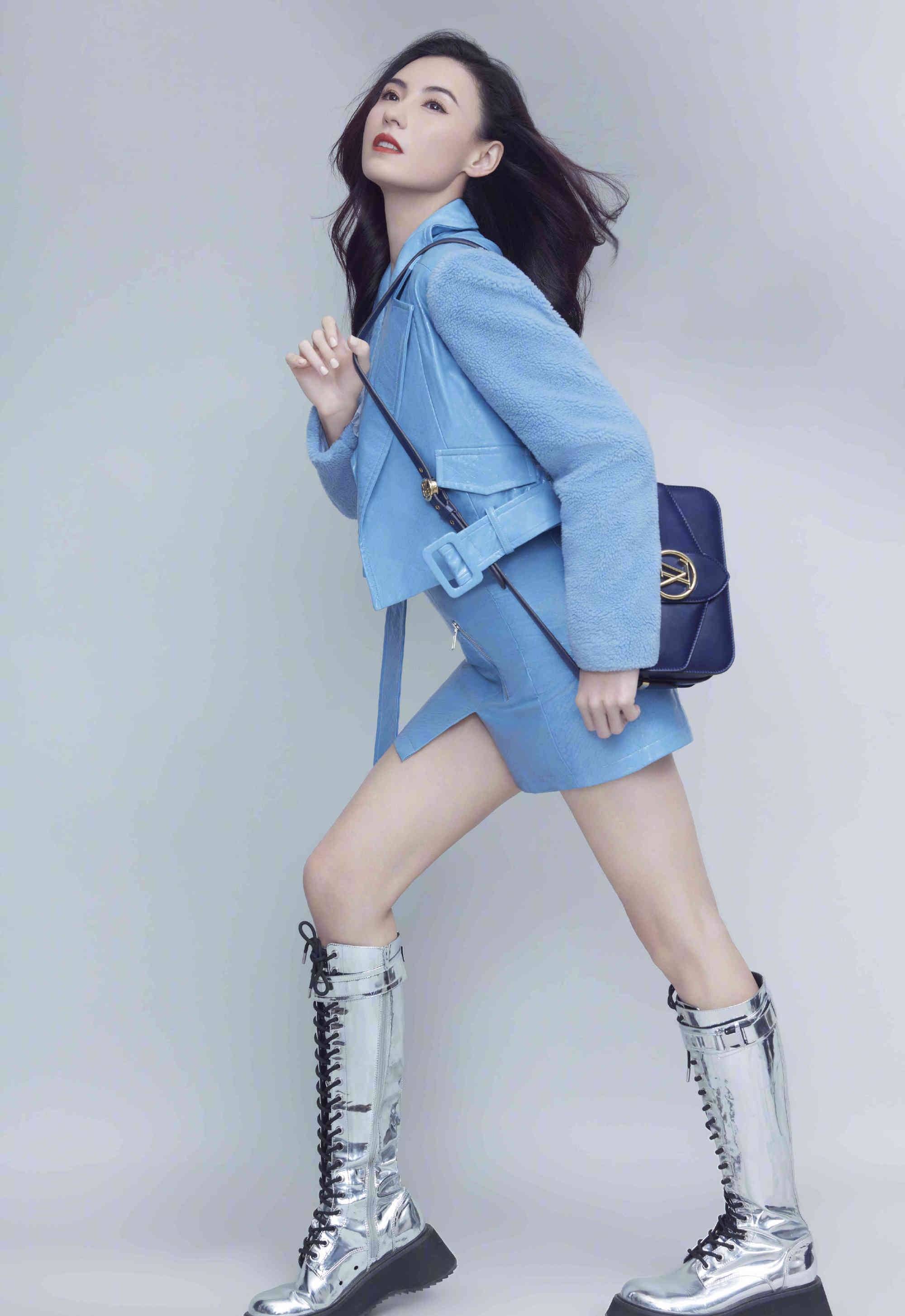 金色|40岁张柏芝重回颜值巅峰,穿金色西装裙复古时尚,少女感超吸睛