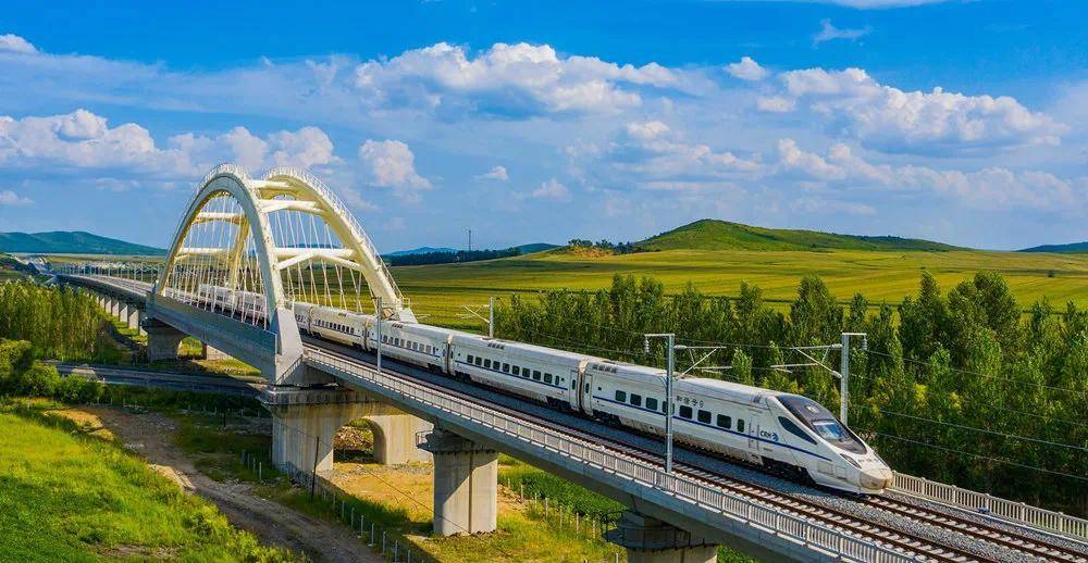 从8月31日开始,牡丹江至佳木斯高速铁路进入最后一个阶段的运行试验