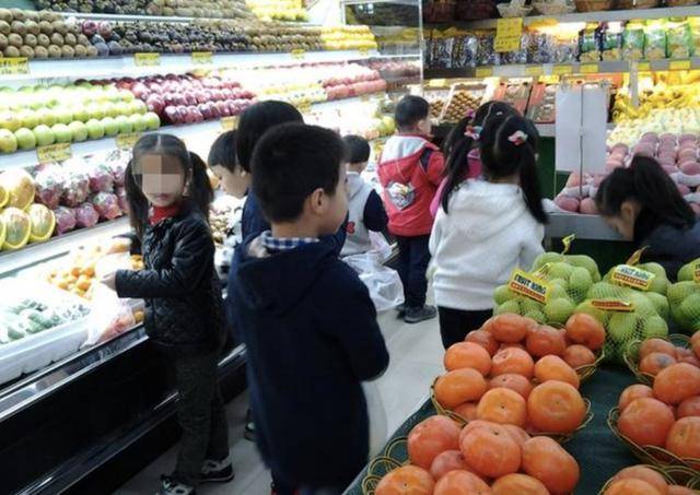 家长|孩子6岁前有这3种“节俭”行为,将来可能没出息,父母别沾沾自喜