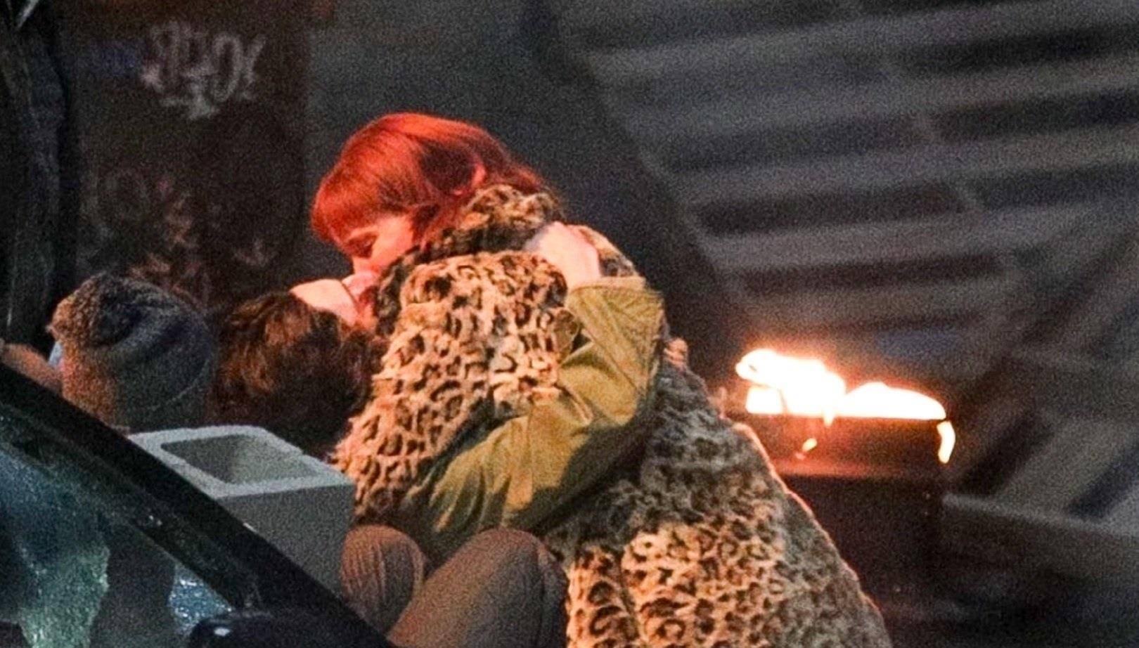 柴勒|詹妮弗·劳伦斯和蒂莫西·柴勒梅德拍吻戏像一对小情侣，画风太美