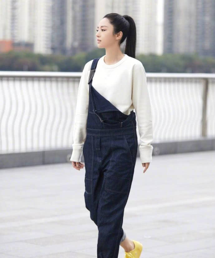 董璇|董璇独自带娃不易，母女穿亲子毛衣，但小酒窝还是越看越像高云翔