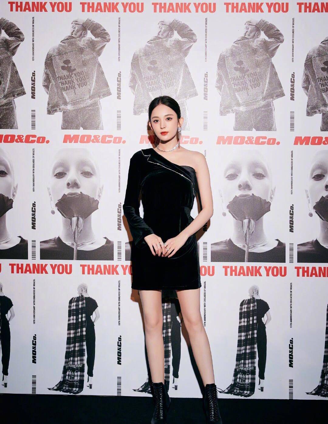 娜比|李宇春气场太强，与娜扎和欧阳娜娜同框也不输，女王不愧是女王