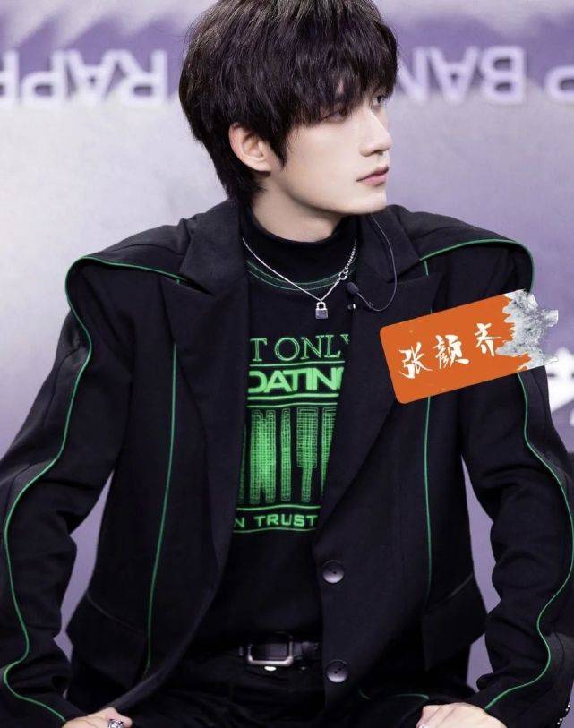 易姐|在吗,你喜欢什么类型的黑怕男孩?