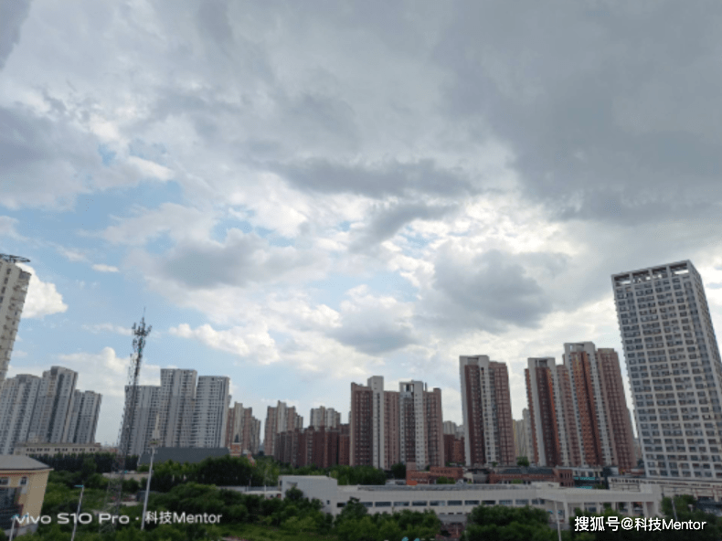 自拍|vivo S10 Pro上手评测：一款将轻薄与自拍做到极致的手机
