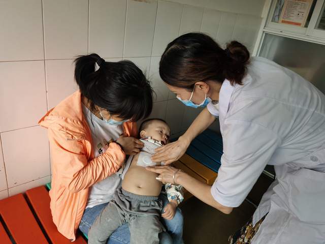 官渡|昆明这位医生有点怪，不打针不输液，儿科疗效出奇患者络绎不绝