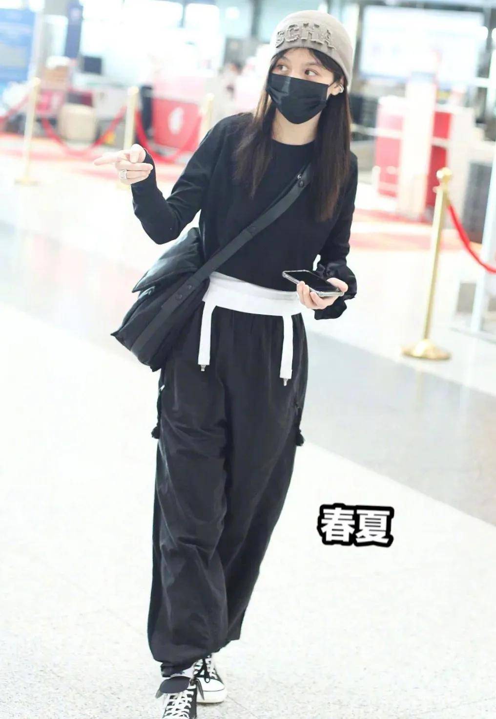 近期女明星"机场私服":简单的休闲装扮,才是女生参考的典范_气质