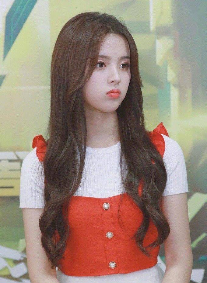 黑色|夏日少女怎么穿？get杨超越的清爽造型，助你成为青春代言人