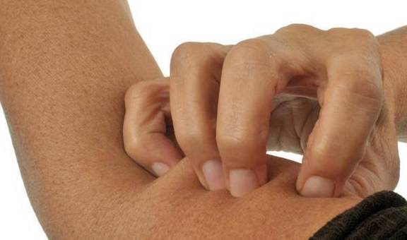 降低|皮肤若2处“发痒”，八成是糖尿病前兆！强调：3物赶紧撤离饭桌