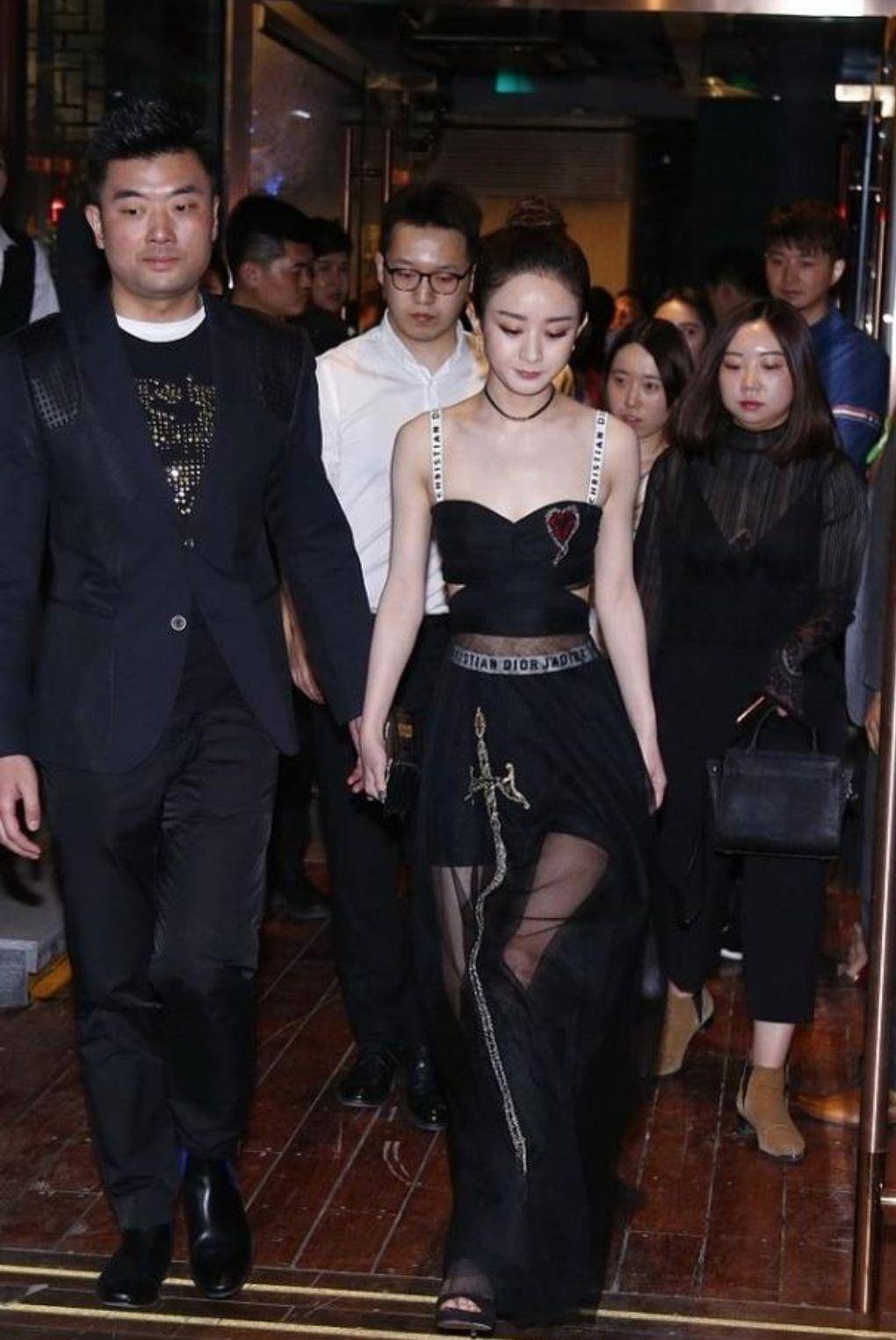 黑色|生完孩子的赵丽颖气质真绝,黑色透视装妩媚妖娆,尽显姣好身材