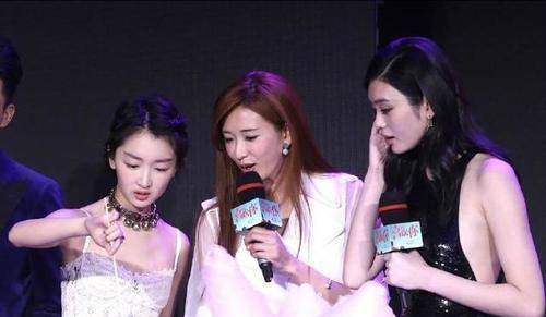 周冬雨|周冬雨也是厉害，单独看不怎么样，但是合影林志玲奚梦瑶瞬间出彩