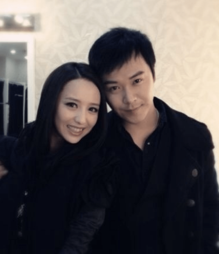 陈思诚|离婚后仍和睦，佟丽娅和陈思诚同游环球影城，愿为儿子放下恩怨