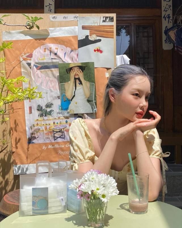 卷发|圆脸女孩也可以很高级!从发型与穿衣两方面改变,变美不止一点点