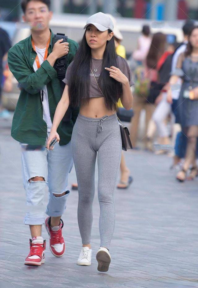 显高|大臀瑜伽裤美女，用心挑选搭配的姑娘，真佩服她。(3)