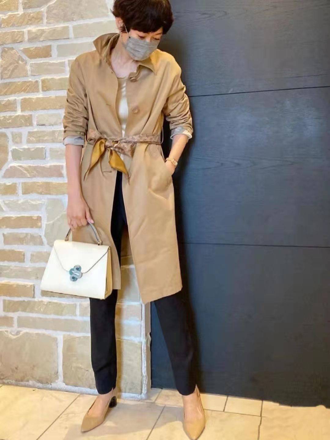 显得|女人过了40岁更要注重气质,学这位“大龄姐姐”的穿搭,高雅大气