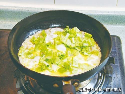 台灣名吃蚵仔煎，跟我這樣用料，味道比夜市裡的還好吃 熱愛美食 第8张