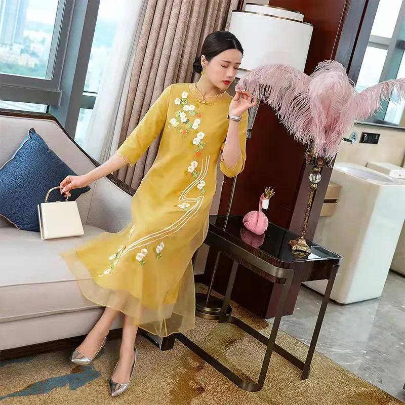 清丽丽|回眸一笑胜星华,一袭旗袍类奥黛!裙摆划出一抹美丽的弧度!