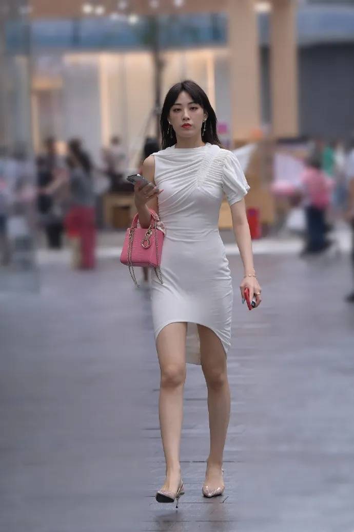 方法|如何穿出不随大流的风格？连衣裙配高跟鞋，美得温婉又优雅