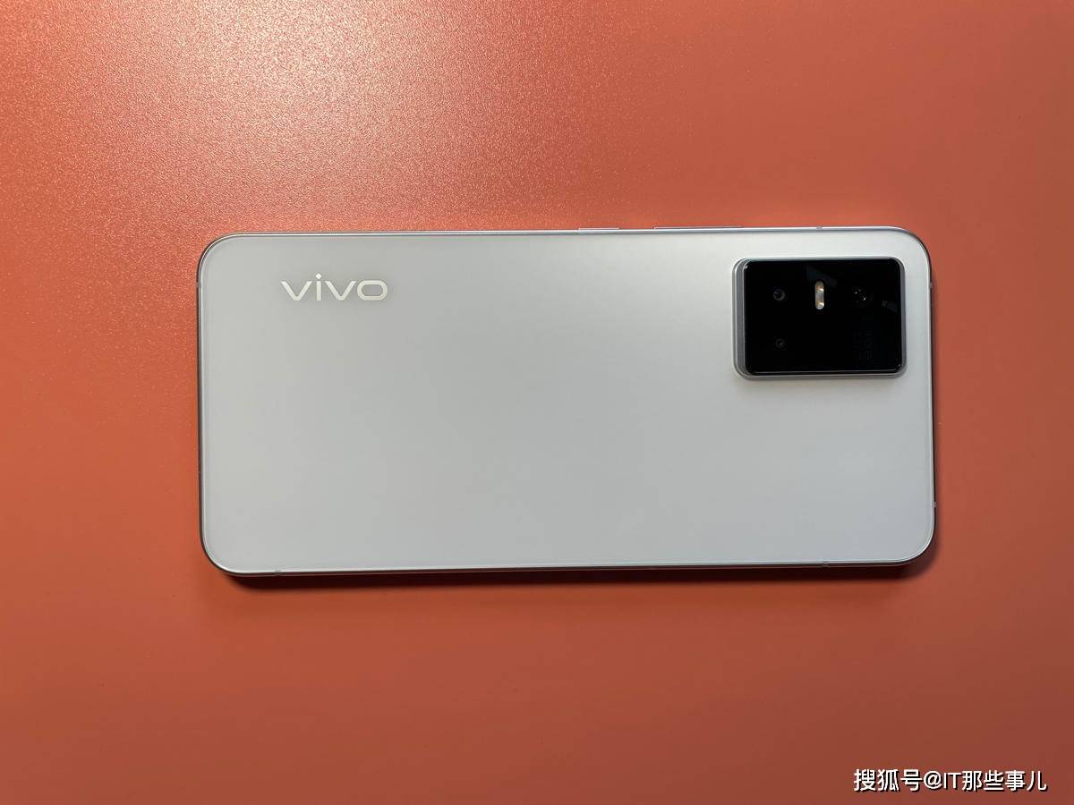 自拍|轻薄机身和1亿像素主摄 拍照和外观全面进化的vivo S10 Pro