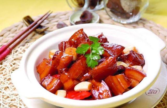 红烧肉怎么做软烂入味好吃 2e46f99790e64fa59e459e23049b4698.jpeg