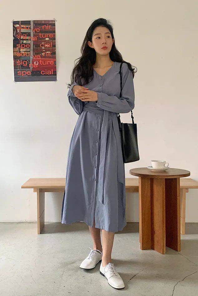 小白|今夏“裙子+运动鞋”这样穿,就是美得不一样!