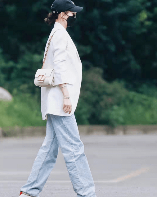 廓形|37岁唐嫣最新路透曝光！穿西装戴墨镜巨星范十足，超模身材超惹眼