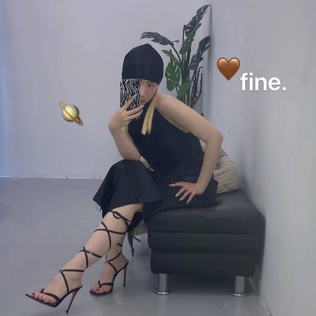 运动鞋|今夏不要总穿运动鞋了,2021流行这几款凉鞋,上脚显瘦显直又显腿长!