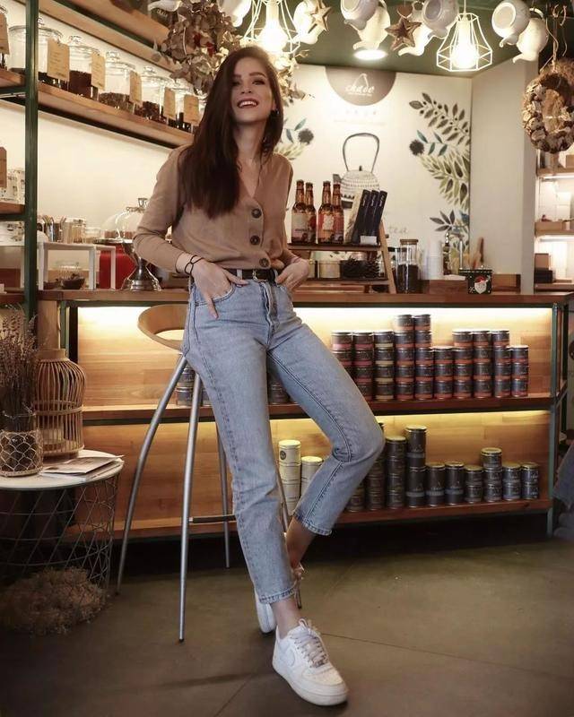 频率|“九分裤＋平底鞋”＝2021早春王炸组合，舒适时髦又显瘦