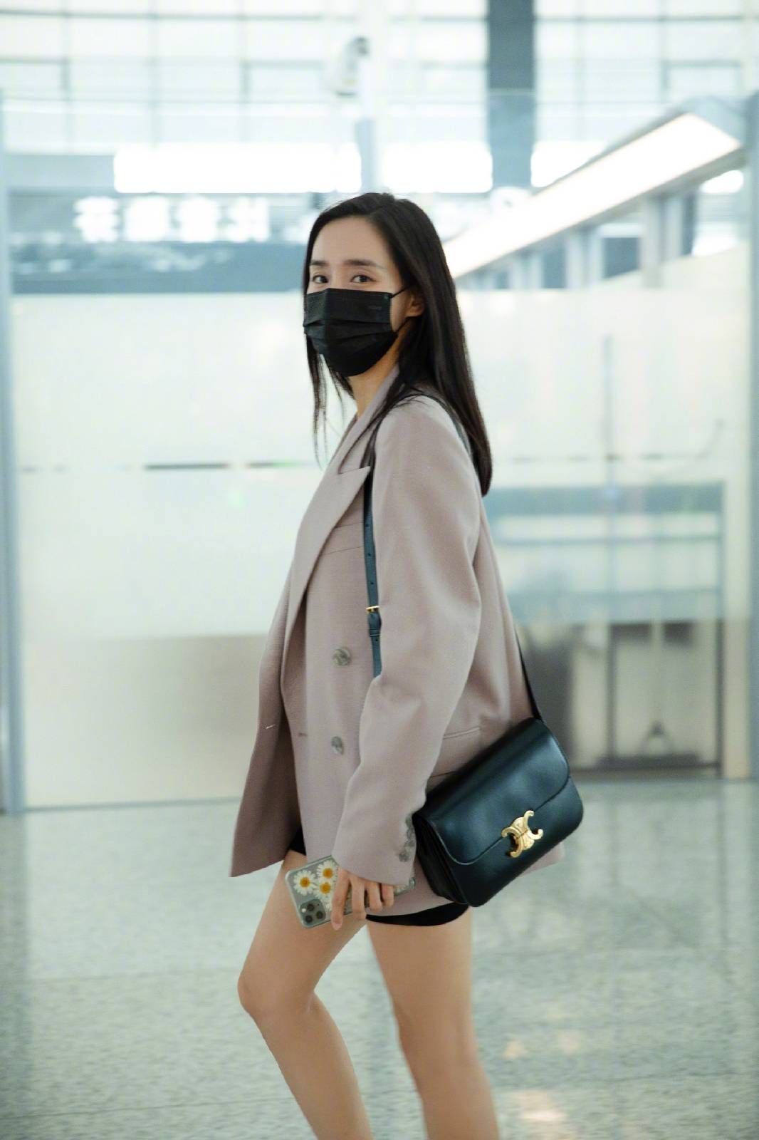 黑色|王智穿黑灰色运动装优雅迷人,38岁状态满分,逆生长实锤了!