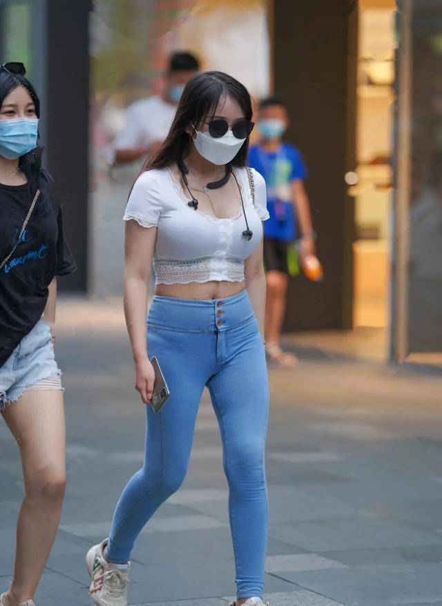 颜色|打底裤彰显年轻体态，带来无限活力感，让你充满时髦感