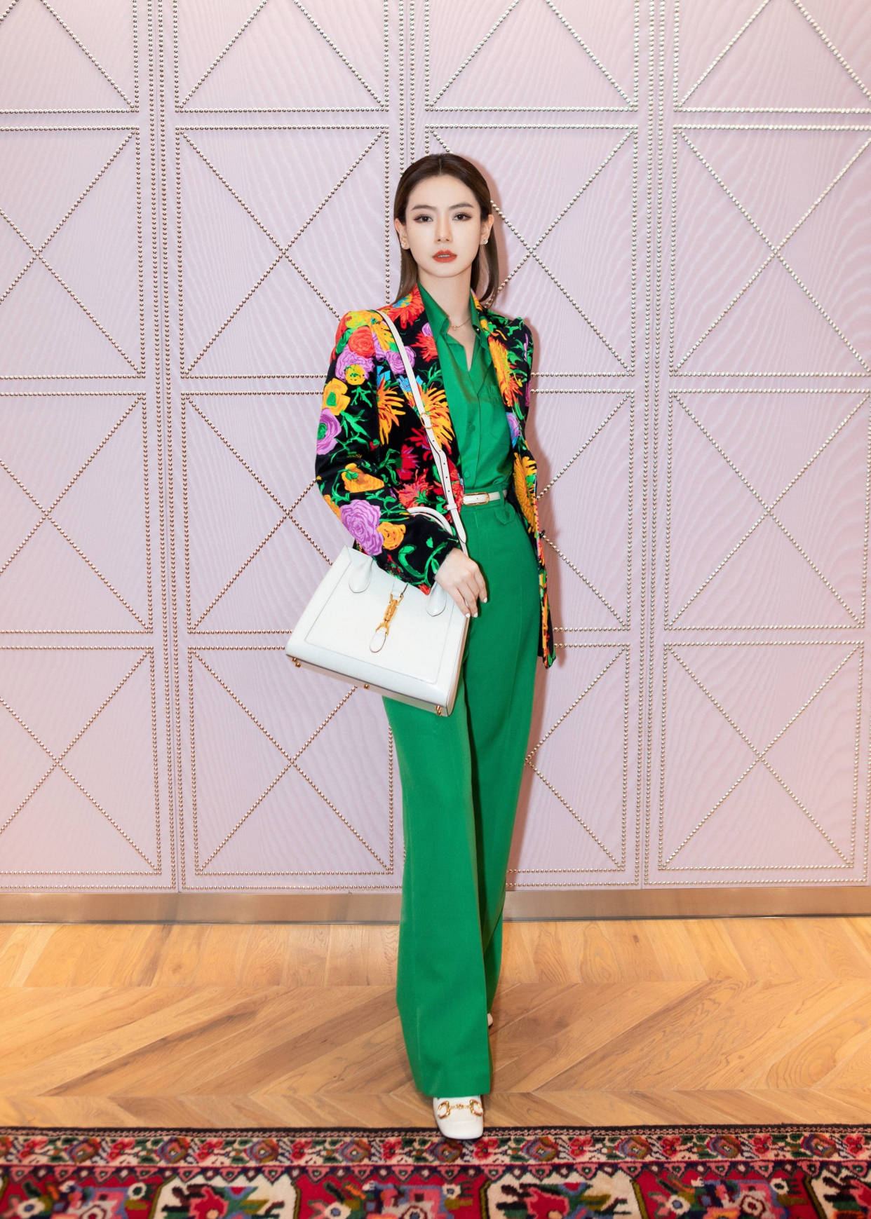 戚薇|戚薇身材真辣,穿高开叉改良旗袍明艳妩媚,李承铉娶到宝了