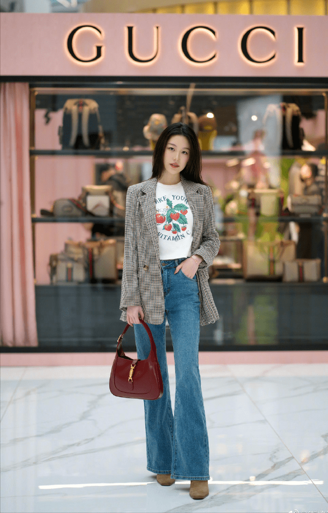 姐妹|今年流行的“牛仔裤＋鞋子”，这么穿时髦又显高，适合日常借鉴