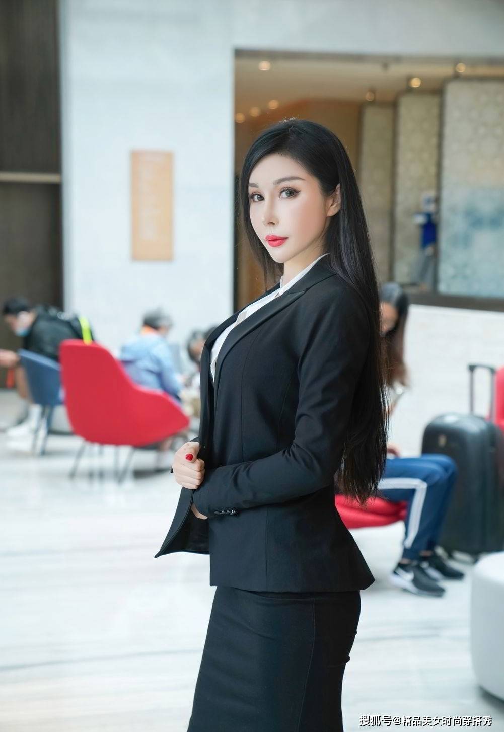 高跟鞋|职场女性如何搭配才能干练又不失成熟的魅力？